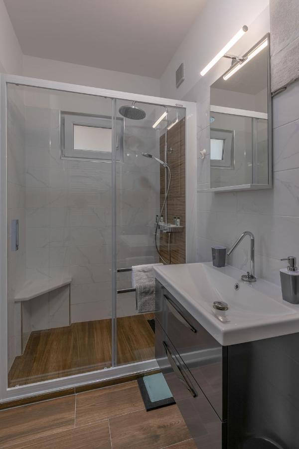 Arena Blue Dream - Modern Apartment With Terrace Pula Ngoại thất bức ảnh